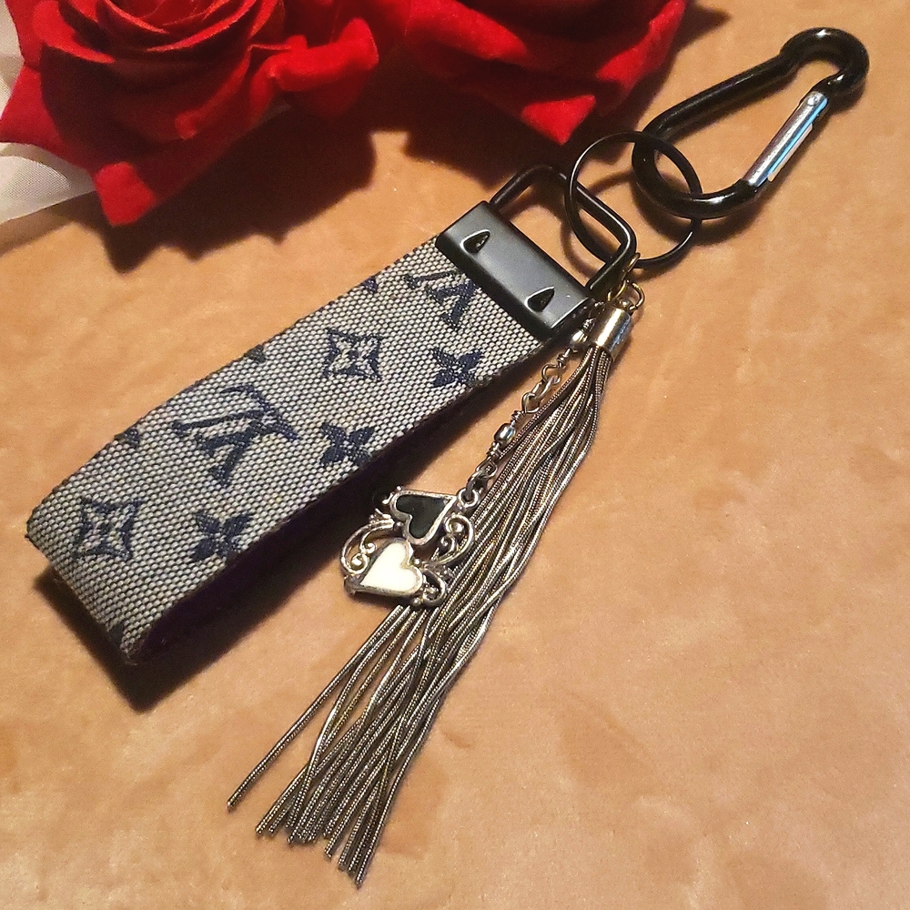 SOLD-Louis Vuitton Custom Monogram Bag Charm Keychain - Picture 3 of 11